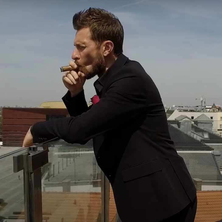 KIEDY HISTORIA JEST TRUDNA. Z FORTEPIANEM NA DACHU HOTELU MONOPOL.