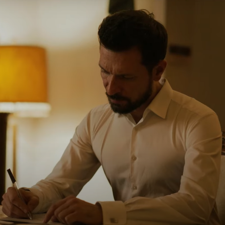 FORTEPIAN, PAŁAC BRUNÓW, MERCEDES EQS I COVER MAD WORLD – GARY JULES